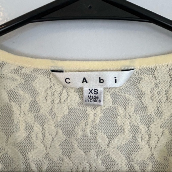 CAbi Cream Lace Cap Sleeve Fitted Sheer Blouse Size XS - Picture 8 of 9